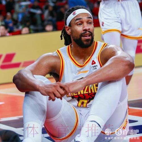 萨林杰半场出战10分钟，投篮4中3得到7分4篮板2助攻1抢断