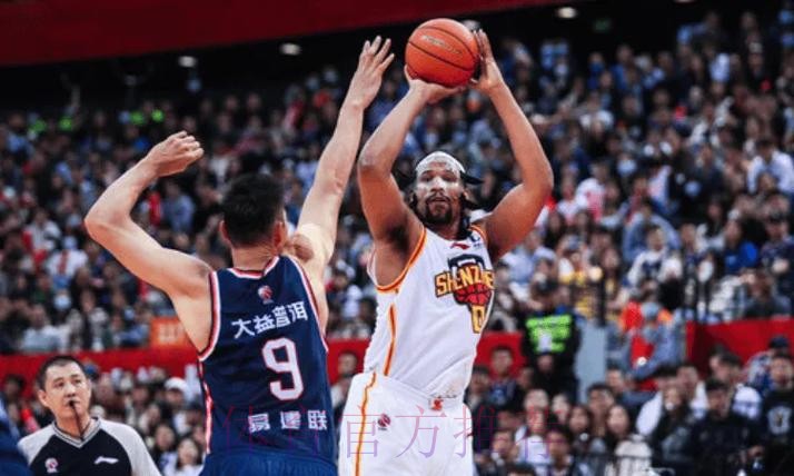 萨林杰半场出战10分钟，投篮4中3得到7分4篮板2助攻1抢断